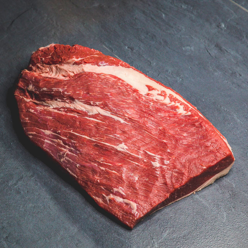 Brisket Taglio di carne brisket su sfondo scuro