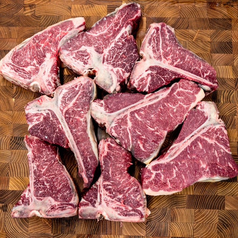 Dry Aged Steak Taglio di dry aged steak su tavolo